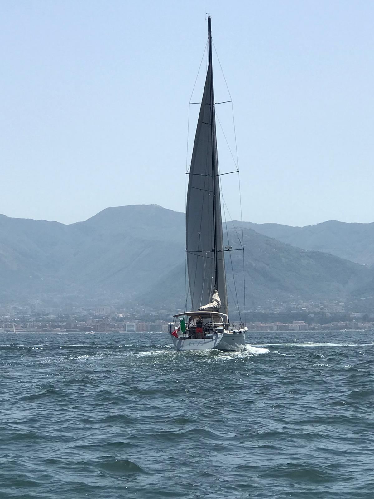 EOS in navigazione a vela lungo la costa